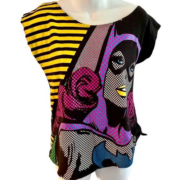 Justice League Vintage Batgirl Tee - Picture 1 of 11